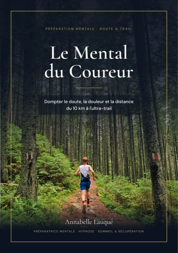 Couverture de l'ebook Le Mental du Coureur d'Annabelle Lauqué, un traileur court sur un sentier en forêt